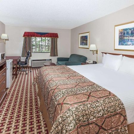 Baymont By Wyndham Smyrna Hotel Екстериор снимка