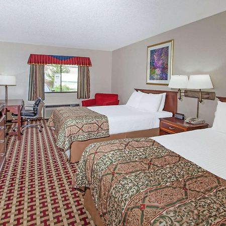 Baymont By Wyndham Smyrna Hotel Екстериор снимка