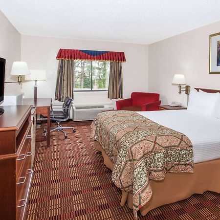 Baymont By Wyndham Smyrna Hotel Екстериор снимка