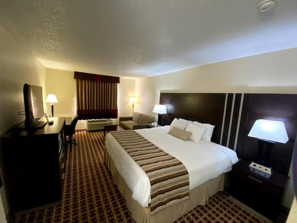 Baymont By Wyndham Smyrna Hotel Екстериор снимка
