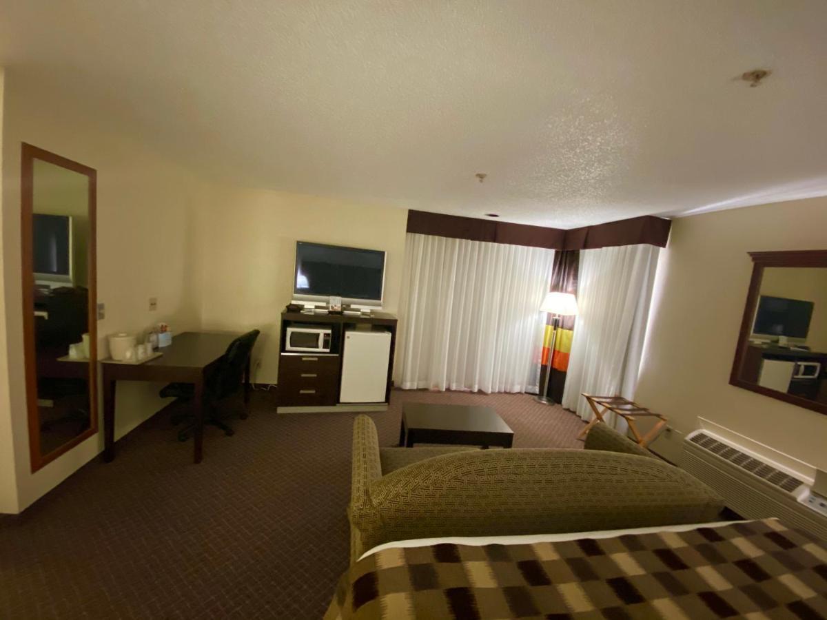 Baymont By Wyndham Smyrna Hotel Екстериор снимка