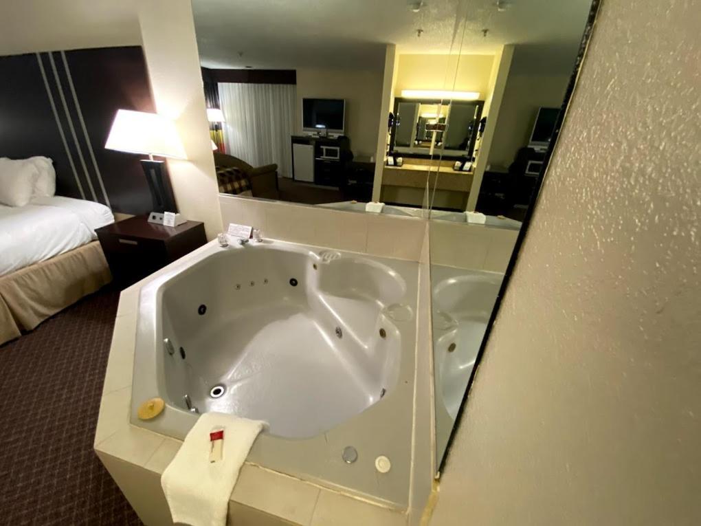 Baymont By Wyndham Smyrna Hotel Екстериор снимка
